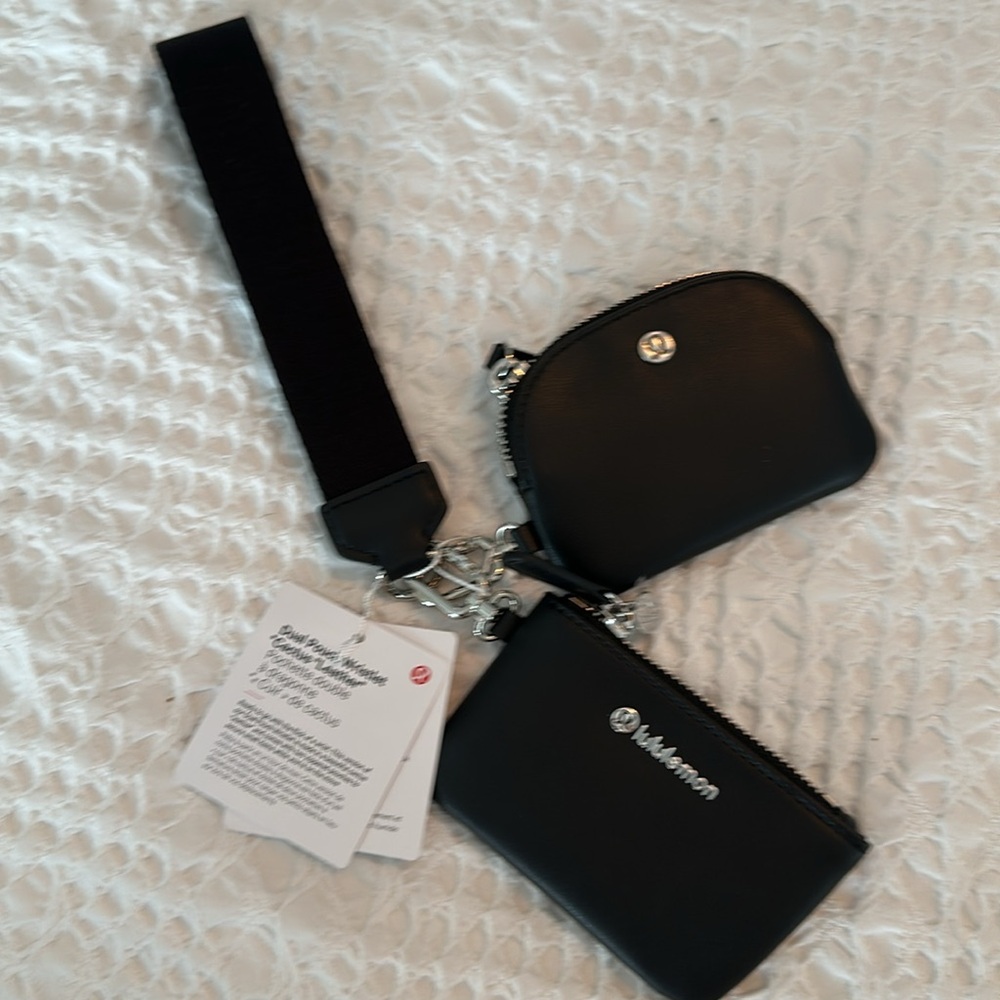 NWT Lululemon Dual Pouch Wristlet *Leather Alternative
Black / Silver - Picture 8 of 9